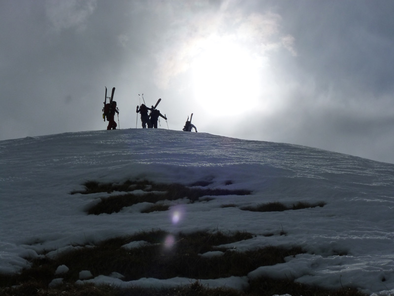 Julien, Nicolas, Sandrine et Antoine arrivent au sommet