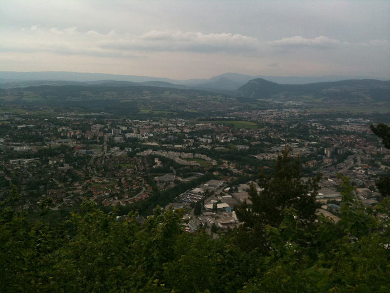 vue sur la zone de Vovray et la Montagne d'Âge depuis le belvédère du Crêt des Bruyères